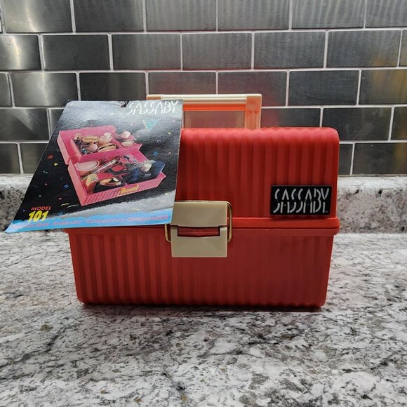 Vintage SASSABY Makeup Accessory - Train Case - Hard Case -  Coral Pink - Picture 1 of 10